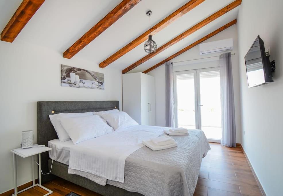 Villa With Amazing View And A Private Pool, Susnjar 1 Kruševo Exterior foto