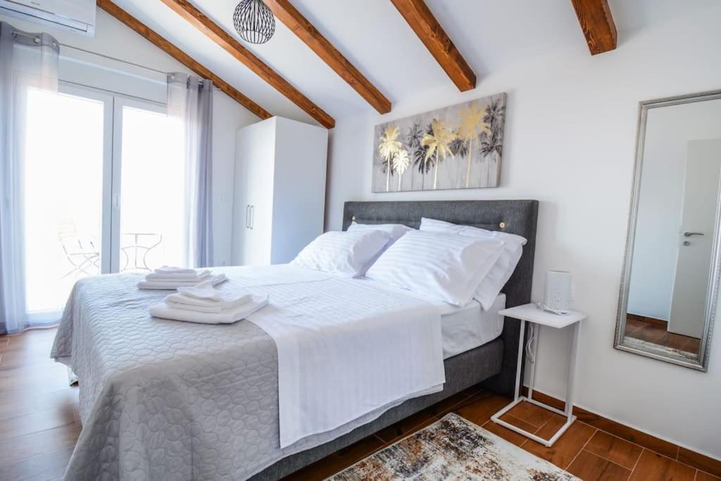 Villa With Amazing View And A Private Pool, Susnjar 1 Kruševo Exterior foto